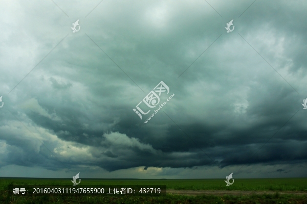 夏季草原天空烏云素材