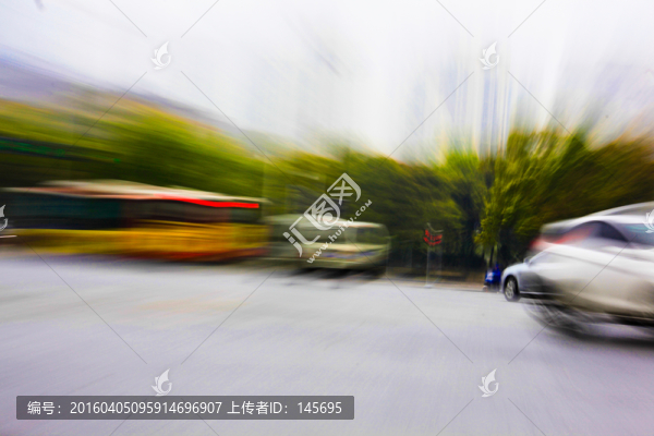 行駛中車