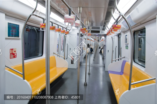 地鐵車(chē)廂