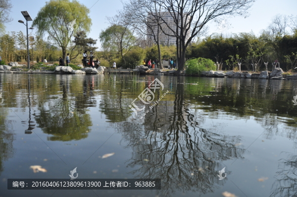 湖面倒影