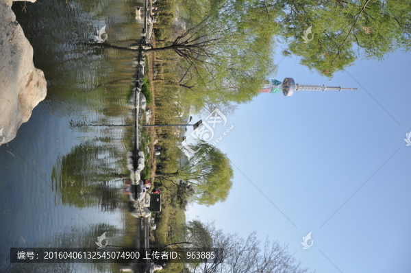 湖面倒影