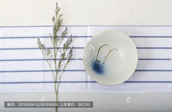 簡(jiǎn)潔素雅手繪陶瓷面碗