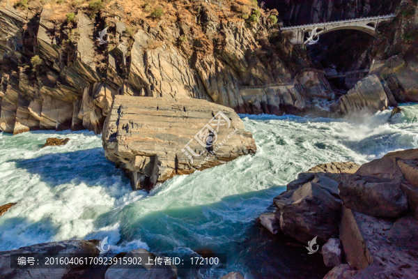 云南香格里拉虎跳峽