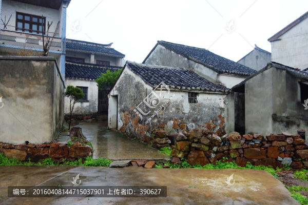 村莊雨景