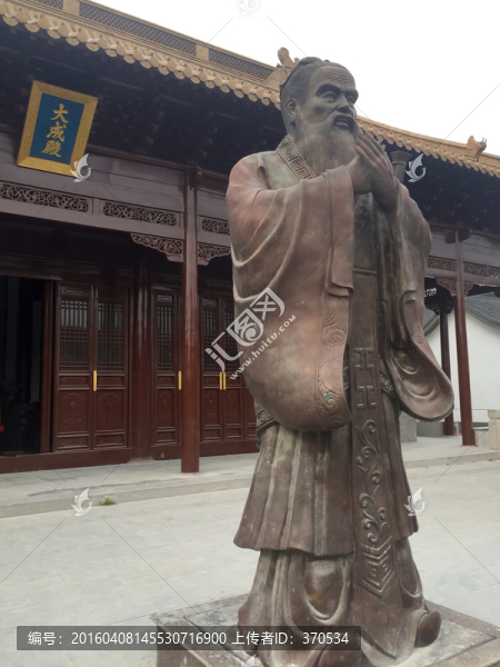 孔子塑像