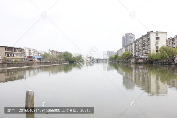 城市倒影