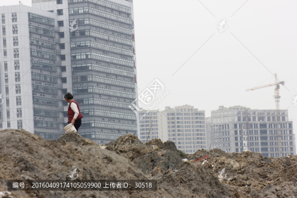 失去土地的母親