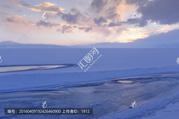 冰湖