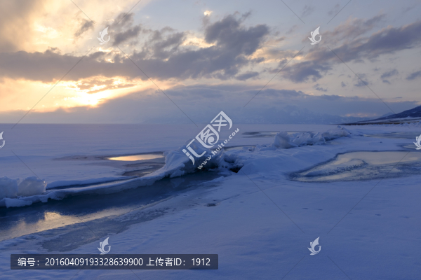 冰湖