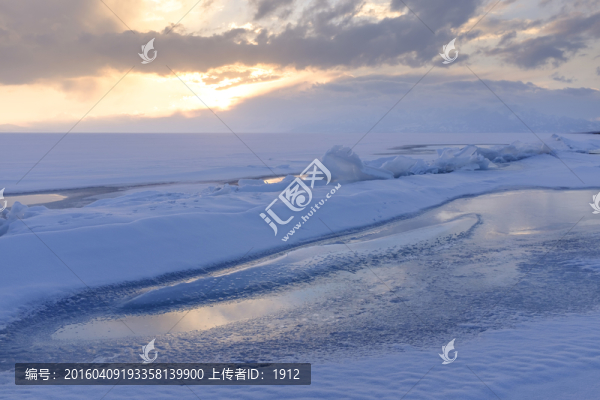 冰湖