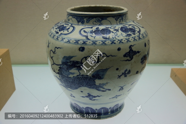 青花麒麟紋罐