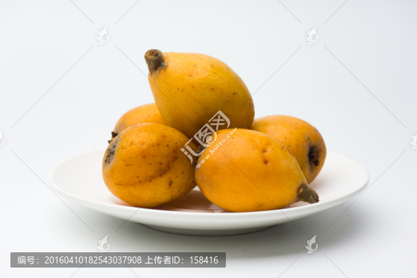 一盤枇杷