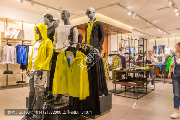 服裝店模特展示