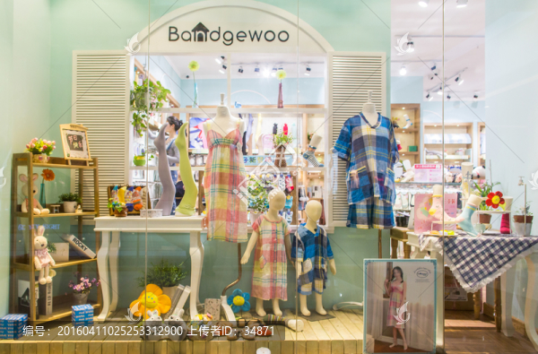 童裝店櫥窗