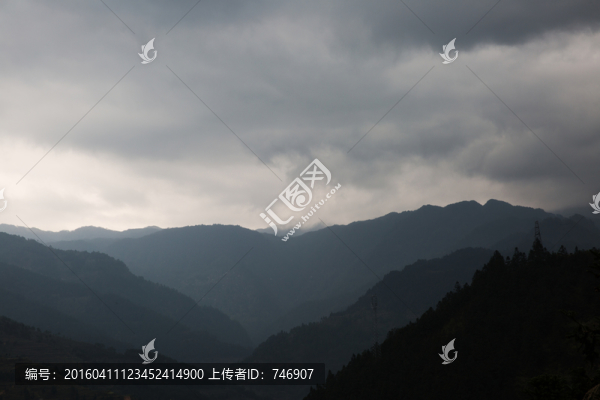 山脈和天空