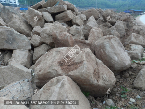 一堆石頭