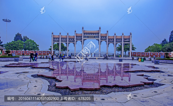 西湖公園山門