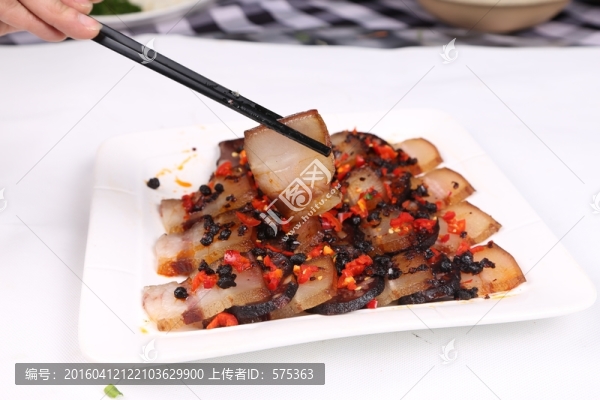 豬血丸子蒸臘肉
