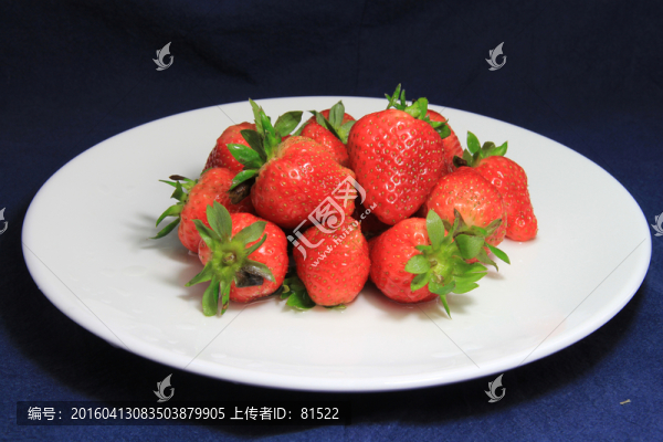 一碟草莓