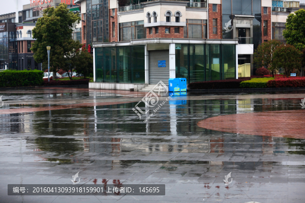 雨后建筑倒影