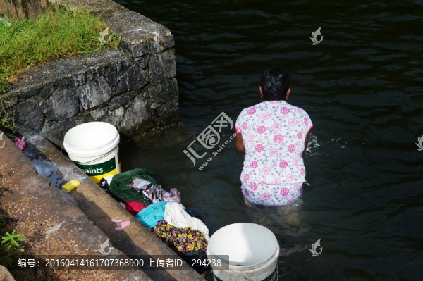 斯里蘭卡婦女洗衣