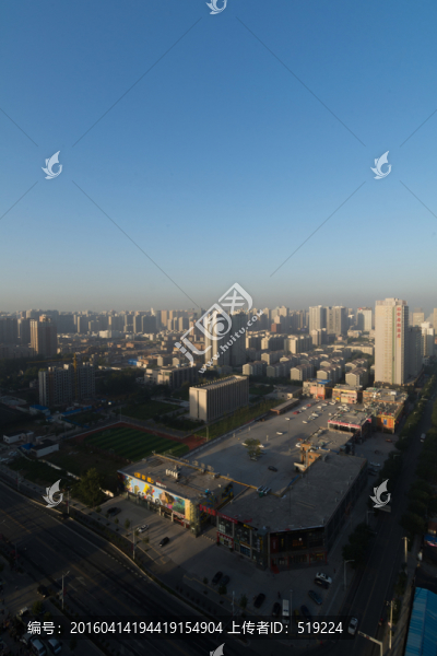城市晨光