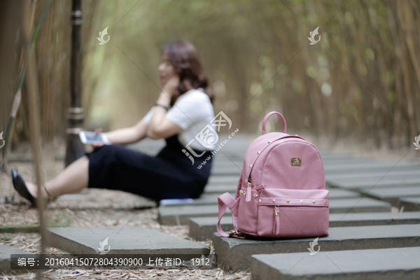 女大學(xué)生