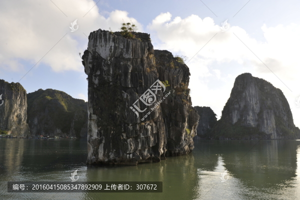 海上山色