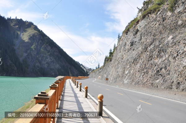 山邊木棧道