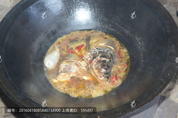 大鐵鍋燉魚
