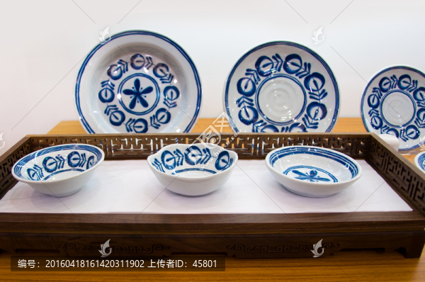 青瓷餐具