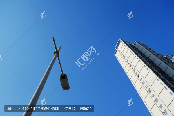 高樓路燈藍(lán)天