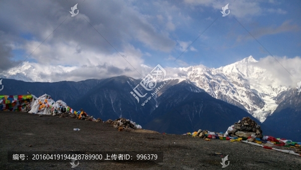 云南德欽梅里雪山卡瓦格博雪山冰