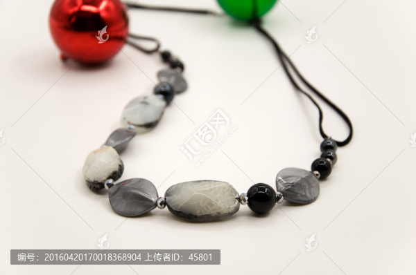 串珠項(xiàng)鏈