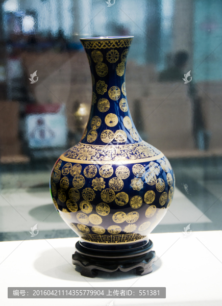 祭藍(lán)描金皮球錦紋賞瓶