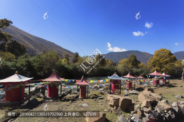 溪流邊的轉(zhuǎn)經(jīng)筒