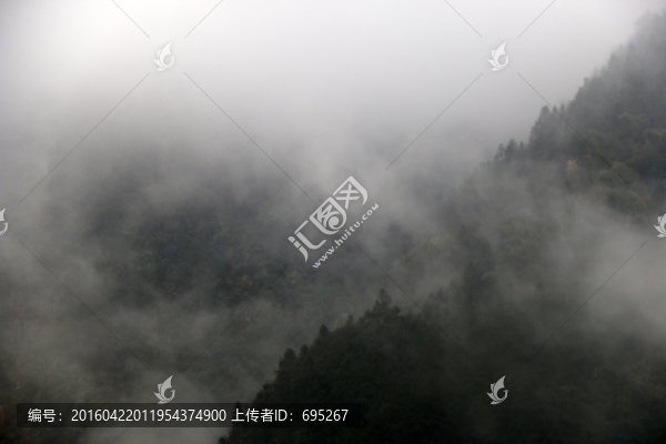 云山霧繞