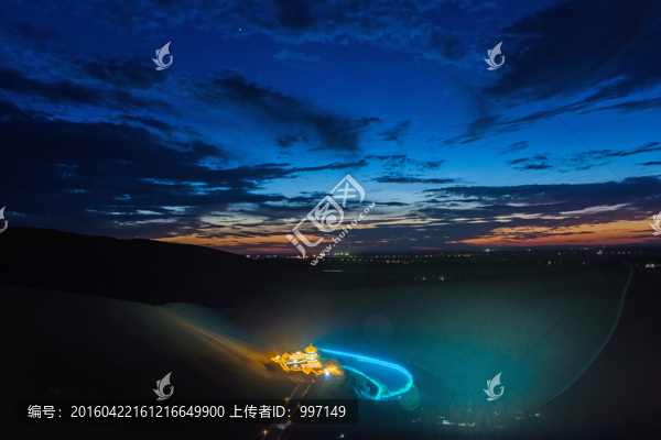 月牙泉