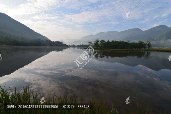 山水倒影