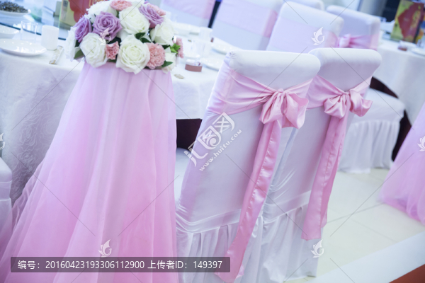婚禮現(xiàn)場(chǎng)餐椅裝飾