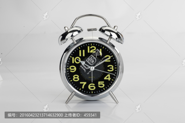鬧鐘正面攝影圖