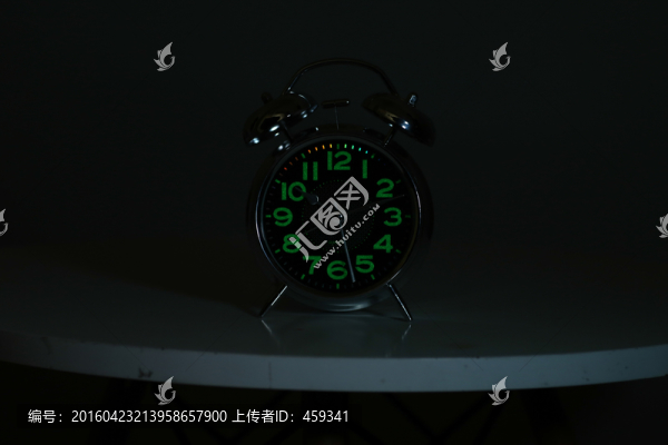 夜拍鬧鐘攝影圖