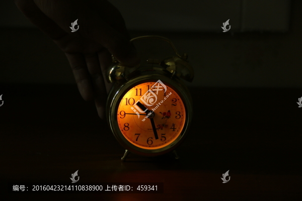 夜拍鬧鐘攝影圖
