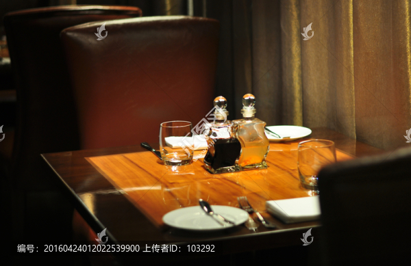 點餐前的高檔餐桌
