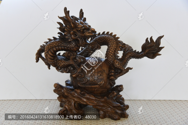 木雕龍
