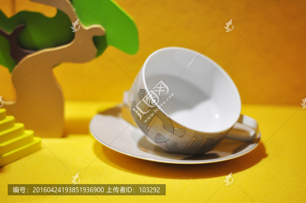 時(shí)尚簡約的茶杯