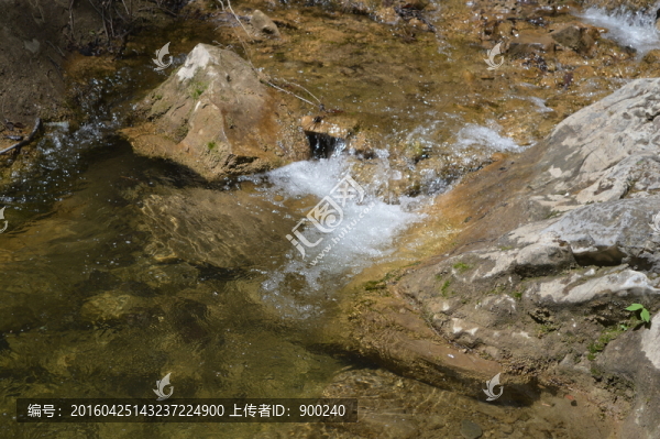 溪水