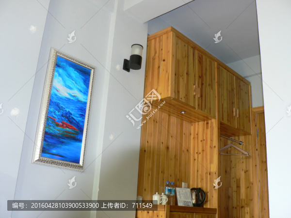 酒店房間內(nèi)景,木制柜子