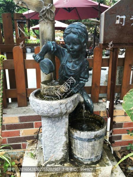 深圳市較場(chǎng)尾舀水女孩雕塑