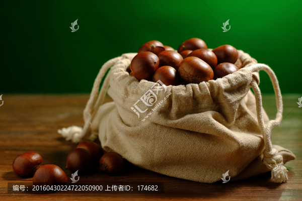 袋子里的糖炒栗子